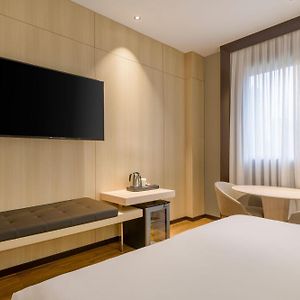 Habitación Estándar con Cama Queen